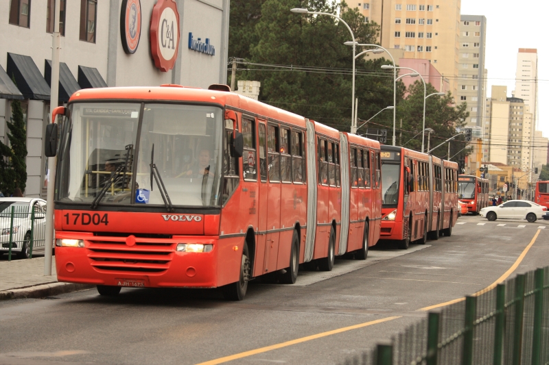 Os seis eixos de linhas de BRT da capital transportam 543 mil passageiros por dia: um quarto de todo o sistema | Ivonaldo Alexandre/Gazeta do Povo