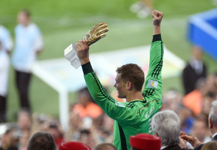 Neuer comemora o posto de melhor goleiro da Copa | EFE