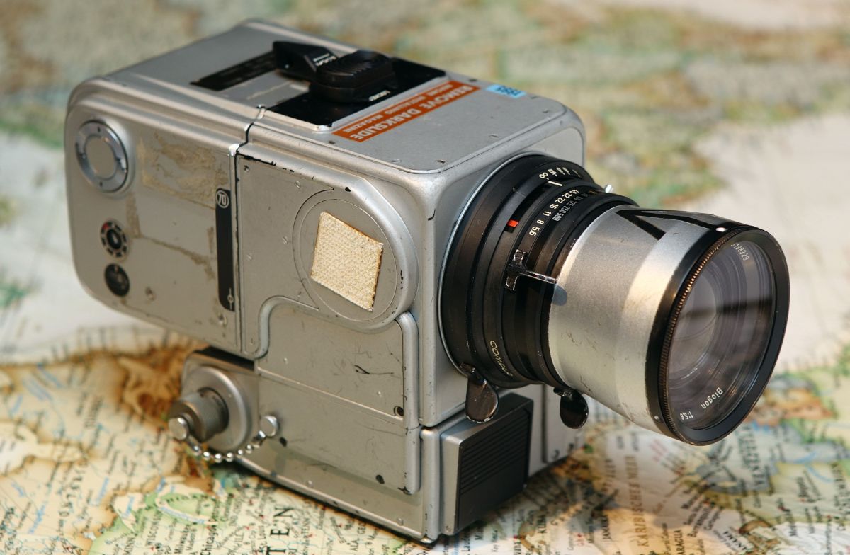 Câmera de gravação usada por James Irvin durante a missão Apollo 15 | REUTERS/Heinz-Peter Bader