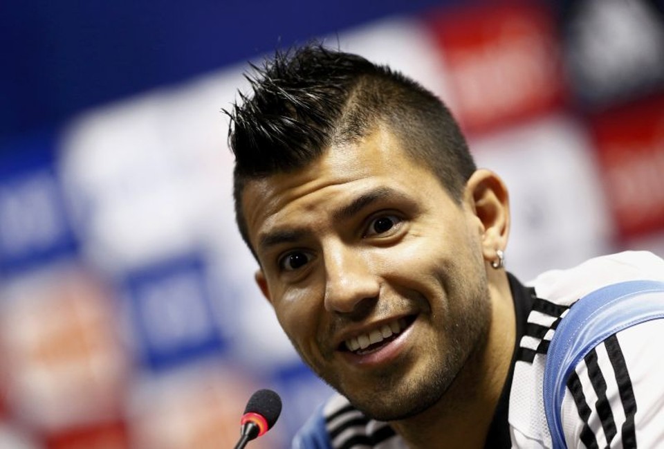 Sem lesão, Agüero sonha brilhar na final do Maracanã Atacante Agüero sonha com a titularidade na final contra a Alemanha. | Marcos Brindicci / Reuters