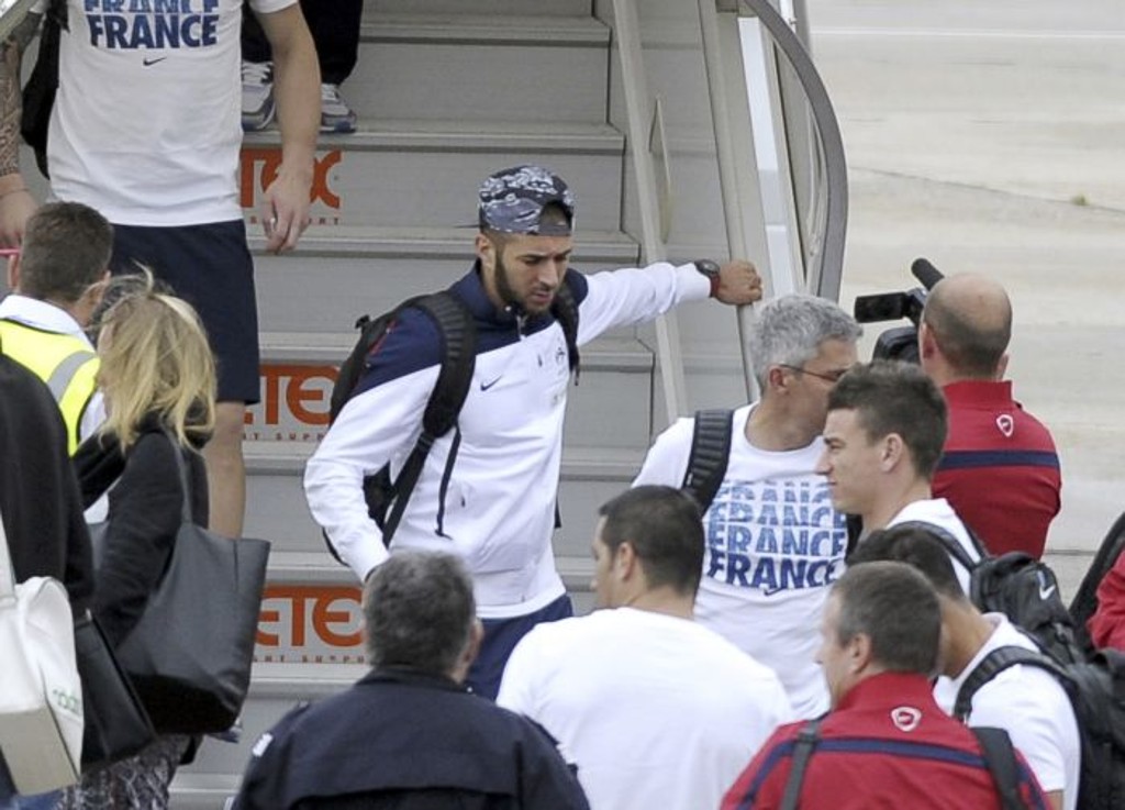 Benzema no desembarque da seleção francesa em Paris: mesmo fora da Copa, atacante foi apontado como melhor jogador