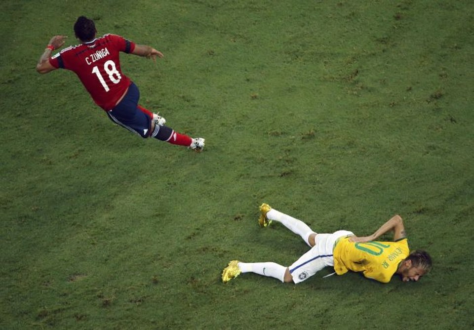 Neymar foi afastado da Copa após sofrer uma contusão na partida contra a Colômbia | REUTERS / Fabrizio Bensch