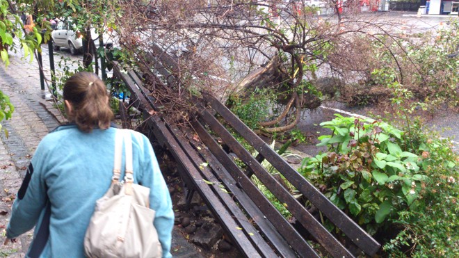 A previsão é que a chuva perca intensidade ao longo da quinta-feira (24) e a sexta amanheça com temperaturas baixas | 