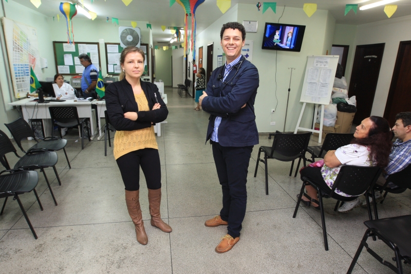 Ekaterina, russa, e Luiz, brasileiro: casal se formou na Rússia e atua no Brasil pelo Mais Médicos | Ivonaldo Alexandre / Gazeta do Povo