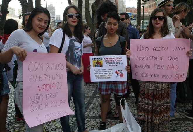 Cartazes transmitem ideologia da 