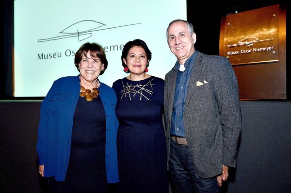 A diretora cultural do Museu Oscar Niemeyer, Estela Sandrini (à esq.), e o secretário da Cultura, Paulino Viapiana, recepcionaram a mexicana Hilda Trujillo Soto, diretora do Museu Frida Kahlo La Casa Azul, na abertura da exposição Frida Kahlo  As Suas Fotografias, nesta quinta-feira | Kraw Penas
