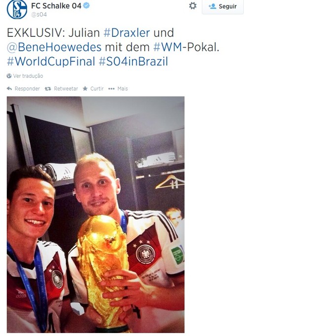 O Schalke 04 parabenizou a seleção alemã e seus dois jogadores na equipe: Draxler e Höwedes |