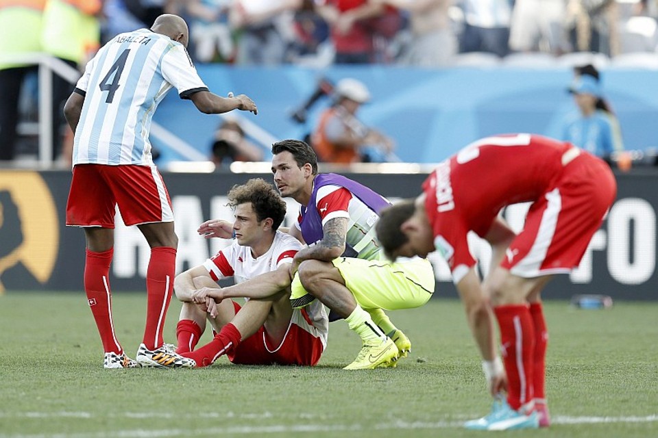 Jogadores suíços ficaram desolados após derrota na prorrogação para a Argentina | EFE