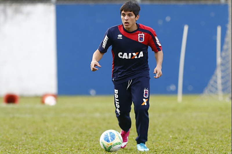 Lucas Otávio é o jogador mais baixo do elenco paranista, com apenas 1,64 metro | Felipe Rosa/ Tribuna do Paraná