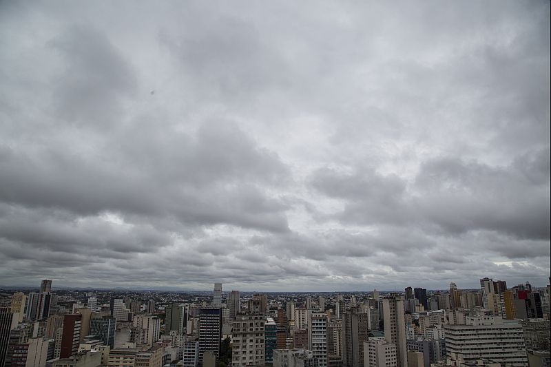Céu nublado continua essa semana em todo o estado. O sol só deve voltar a aparecer entre sexta-feira e sábado | Henry Milleo/Gazeta do Povo