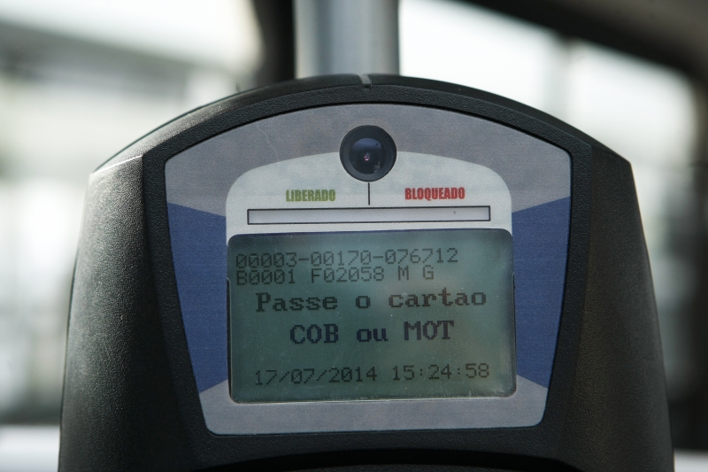 Câmera faz três imagens, em questão de segundos, para a verificação das características do rosto dos passageiros | André Rodrigues/ Gazeta do Povo