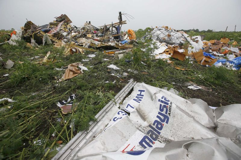 Fuselagem do voo MH17 no vilarejo de Rozsypne, na região de Donetsk, no leste da Ucrânia | Maxim Smeyev/Reuters