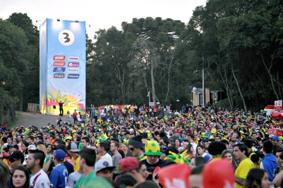 Fan Fest na Pedreira Paulo Leminski reuniu os turistas na capital | Everson Bressan/SMCS