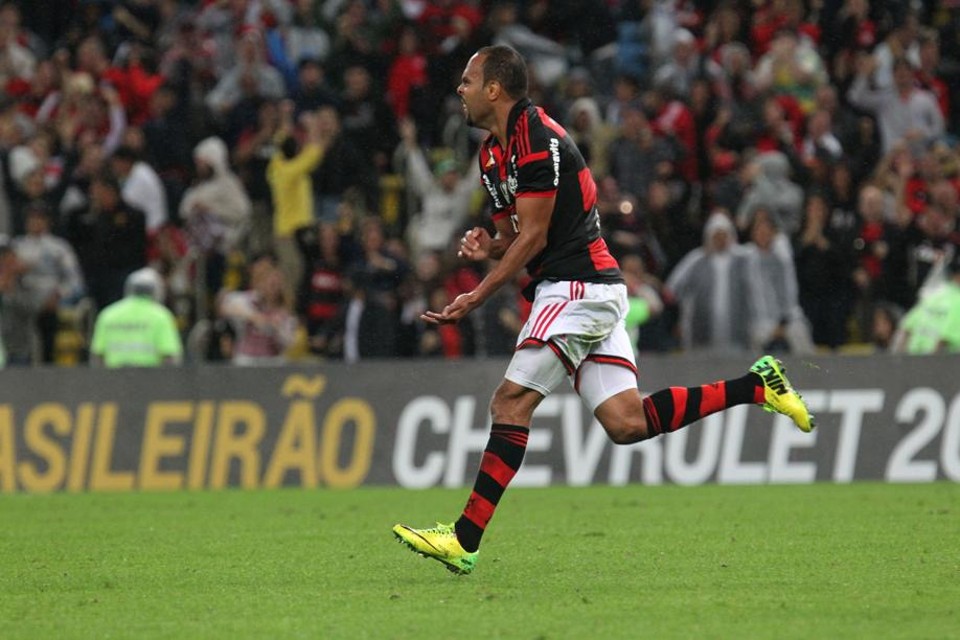 Alecsandro comemora o gol contra o Botafogo, no clássico disputado no Maracanã. | Gilvan de Souza/Flamengo