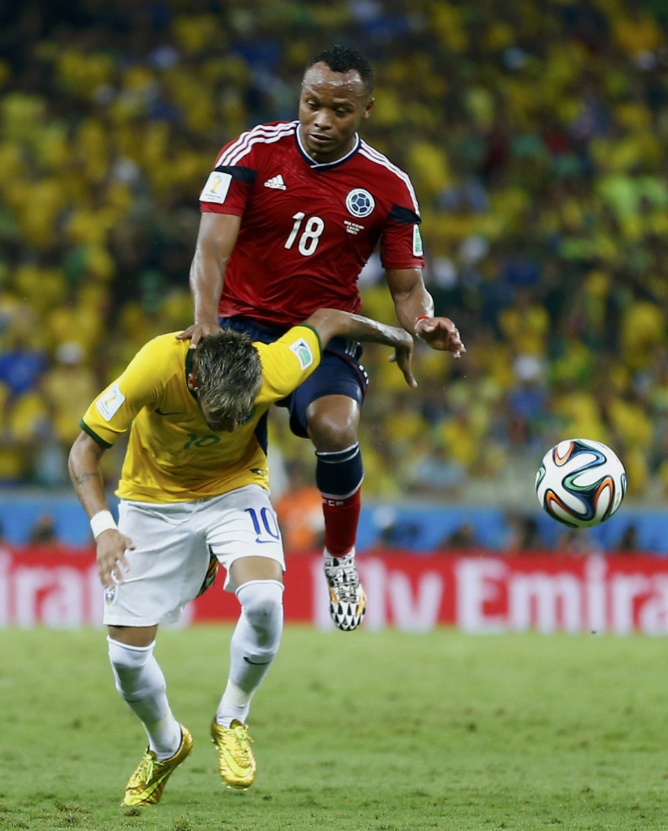Zúñiga no lance que tirou Neymar da Copa | Marcelo Del Pozo/Reuters