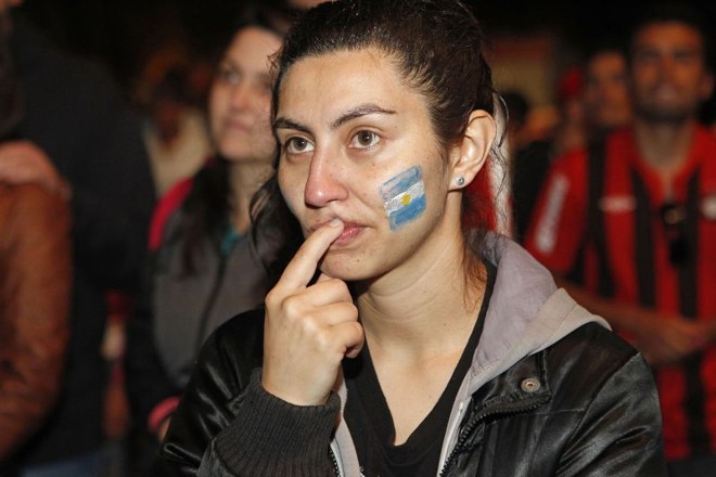 Torcedora da Argentina preocupada na Fan Fest | 