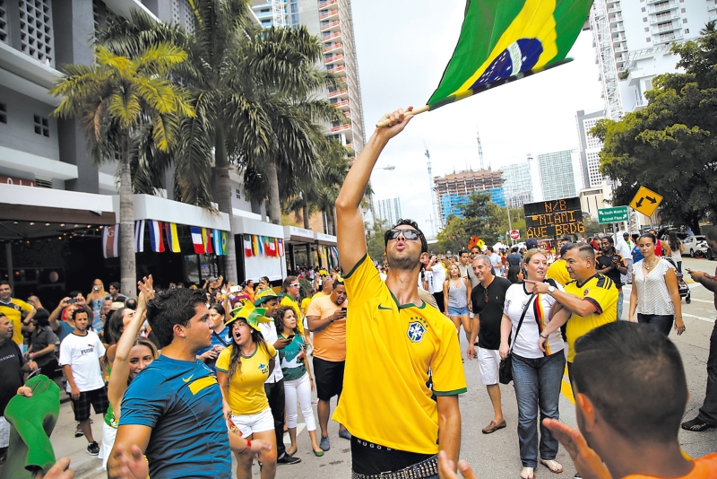 Festa de rua em Miami durante a Copa | Angel Valentin/The New York Times