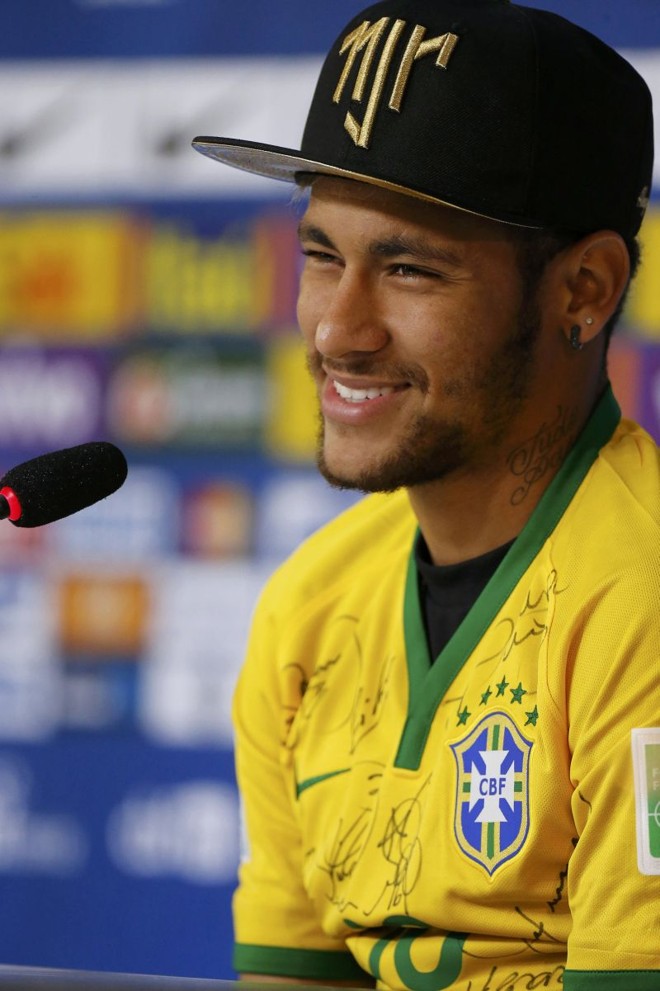 Neymar durante a coletiva desta tarde |