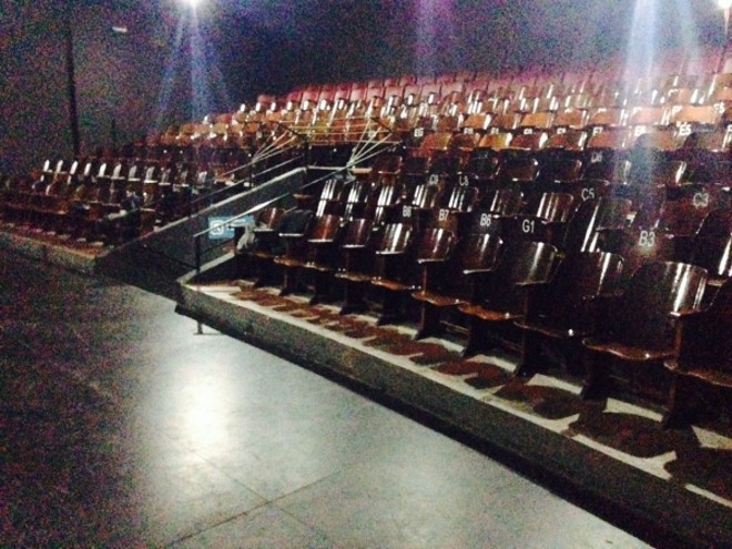 Plateia do teatro na Galeria Pinheiro Lima, na Praça Tiradentes | 