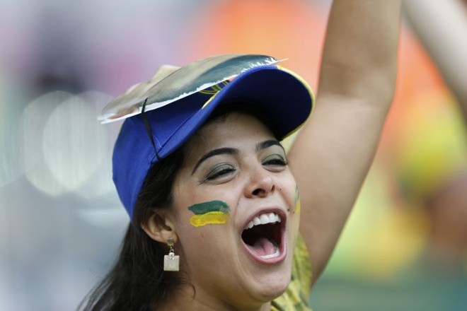 Torcedoras comparecem ao estádio Mineirão em partida entre Brasil e Alemanha |