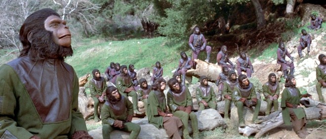 A Batalha do Planeta dos Macacos (1973):No quinto e último filme da série iniciada em 1968, também dirigido por Thompson, César tenta manter a paz entre macacos e humanos sobreviventes depois de sua raça dominar o planeta | 