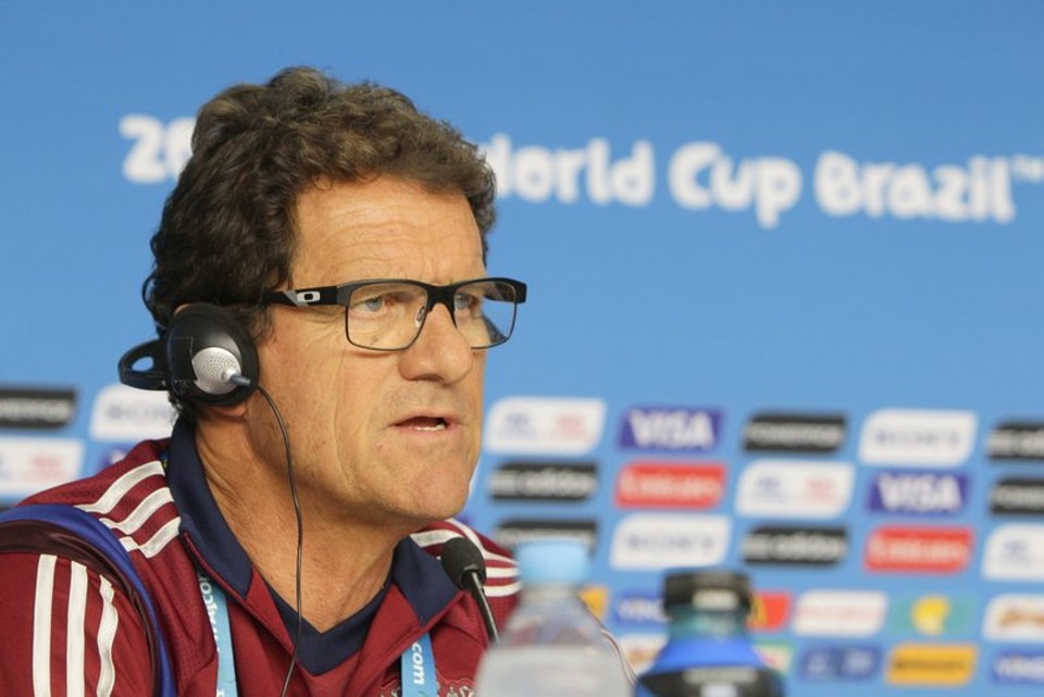 O técnico da Rússia, Fabio Capello, em coletiva nesta tarde, em Curitiba | Daniel Castellano/Gazeta do Povo