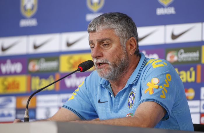 O médico da seleção brasileira José Luiz Runco disse que a decisão de levar Neymar para Teresópolis, após o jogo em Fortaleza, foi uma decisão dele | Hugo Harada / Gazeta do Povo