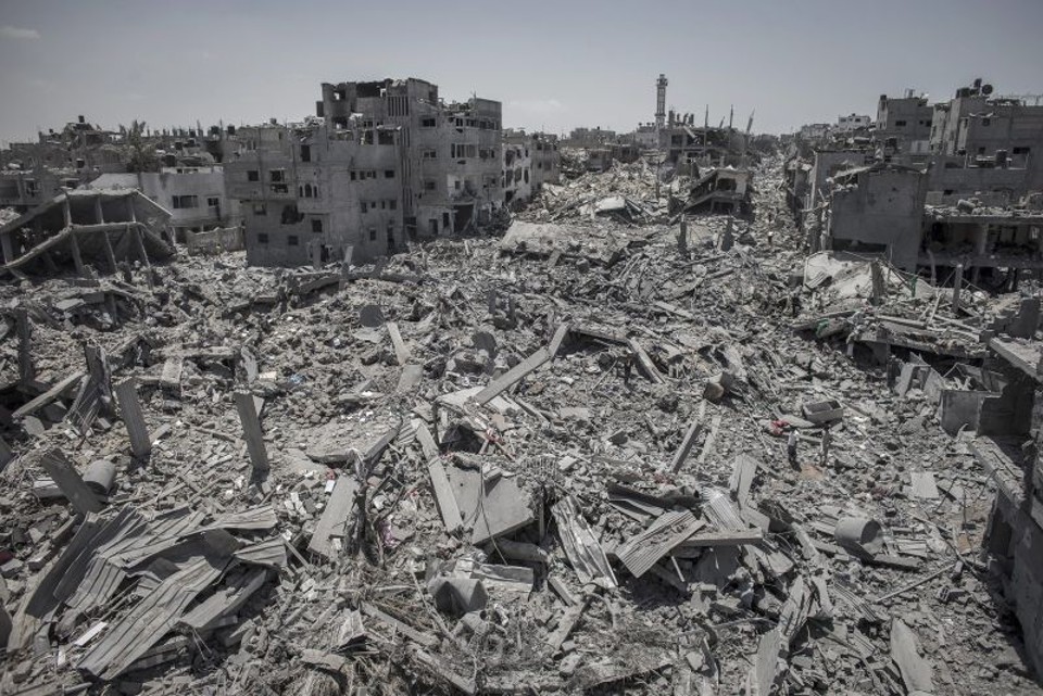 Prédios destruídos em Gaza após ataques de Israel | EFE/EPA/OLIVER WEIKEN