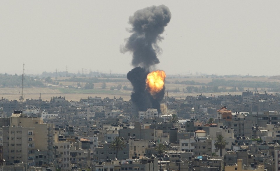 Fumaça sobe da Faixa de Gaza após ataque israelense | Reuters/Ahmed Zakot