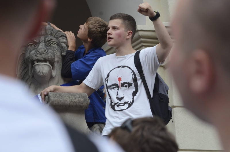 Protesto contra Putin reuniu torcedores de futebol da Ucrânia | Roman Baluk/Reuters