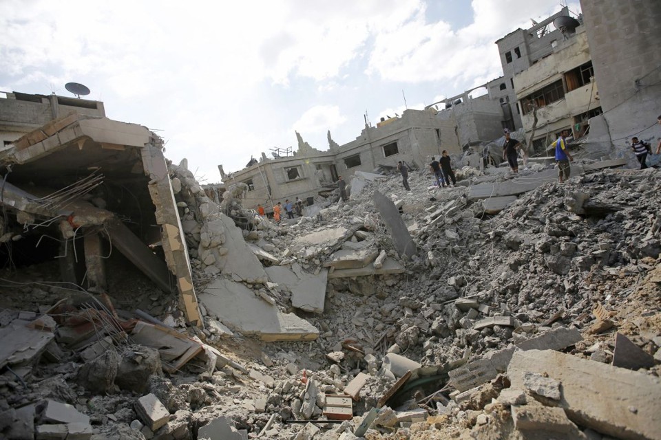 Casas destruídas por ataques israelenses na Faixa de Gaza: Hamas quer o fim do bloqueio de Israel no local | EFE/EPA/MOHAMMED SABER