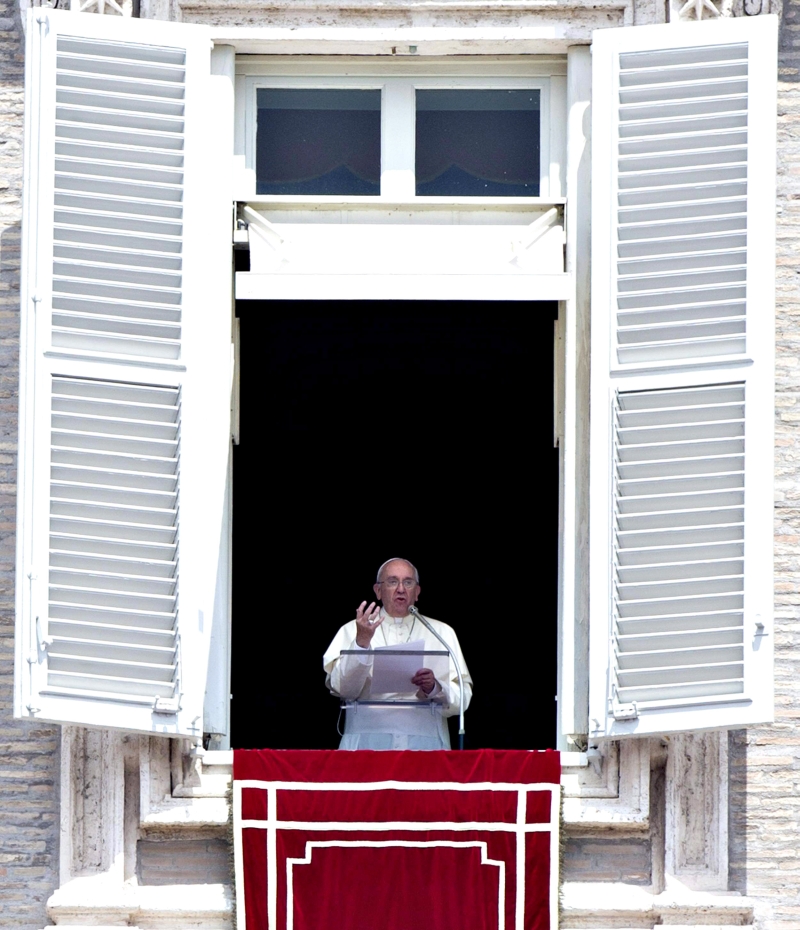 Papa reza missa no Vaticano | Claudio Peri/Efe