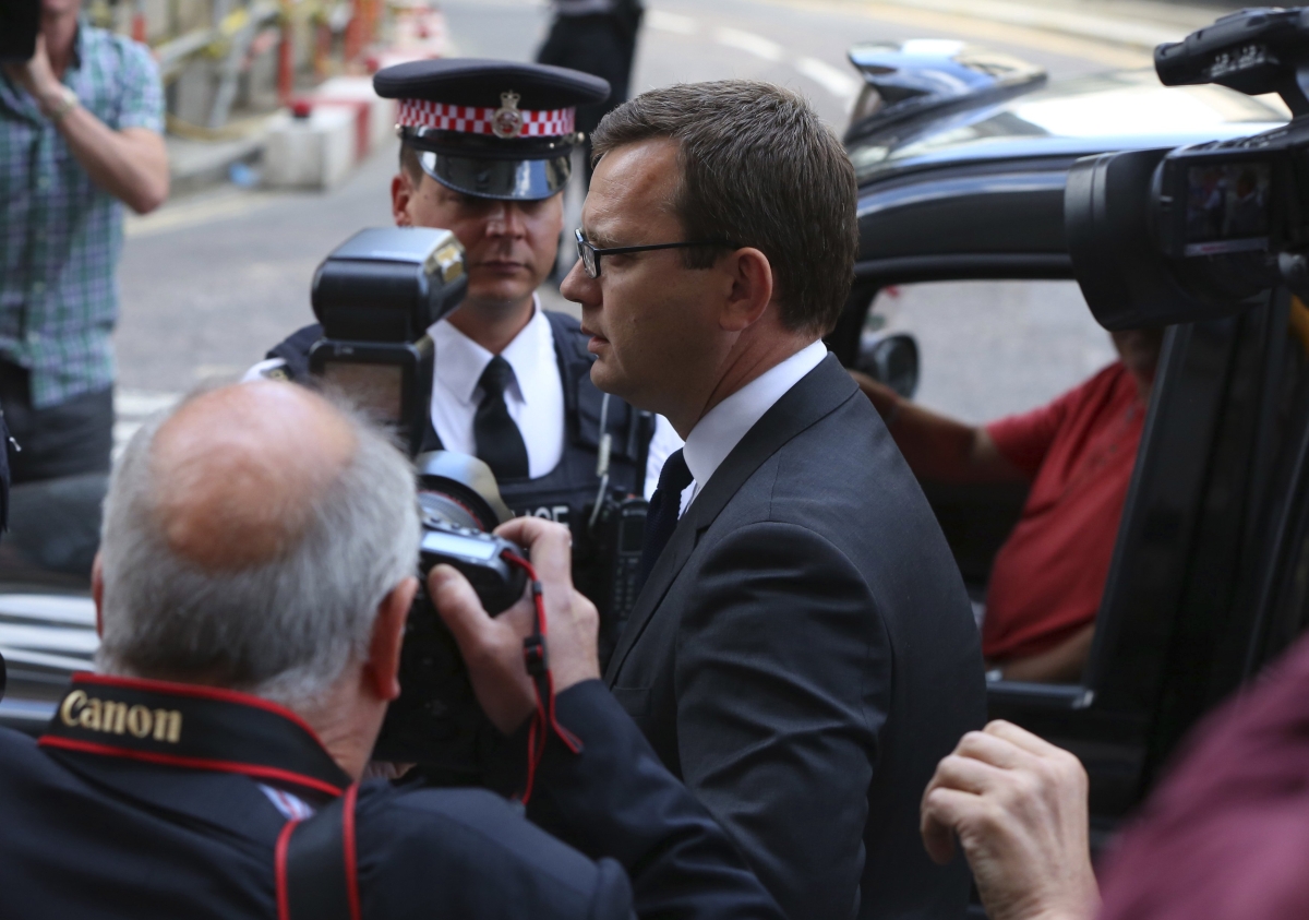 Andy Coulson chega para sua audiência de sentença | Reuters/Neil Hall