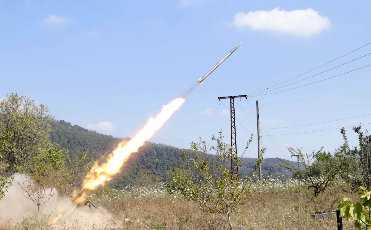 Rebeldes lançam míssil na Síria | Reuters/Alaa Khweled