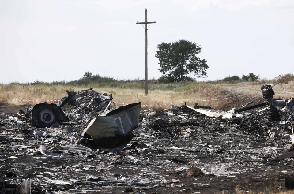 Restos do Boeing 777 da Malaysia Airlines em Grabovo, no leste da Ucrânia | Reuters/Maxim Zmeyev