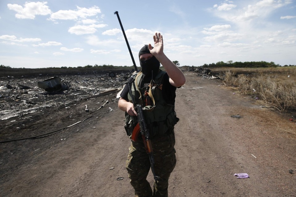 Rebeldes separatistas controlam a área onde caiu o voo MH17, da Malaysia Airlines | Reuters/Maxim Zmeyev