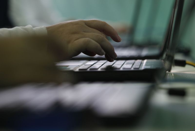 Maior queda no volume de vendas ficou com equipamentos e materiais para escritório, informática e comunicação (-38,2%) | Jonathan Campos/ Agência de Notícias Gazeta do Povo