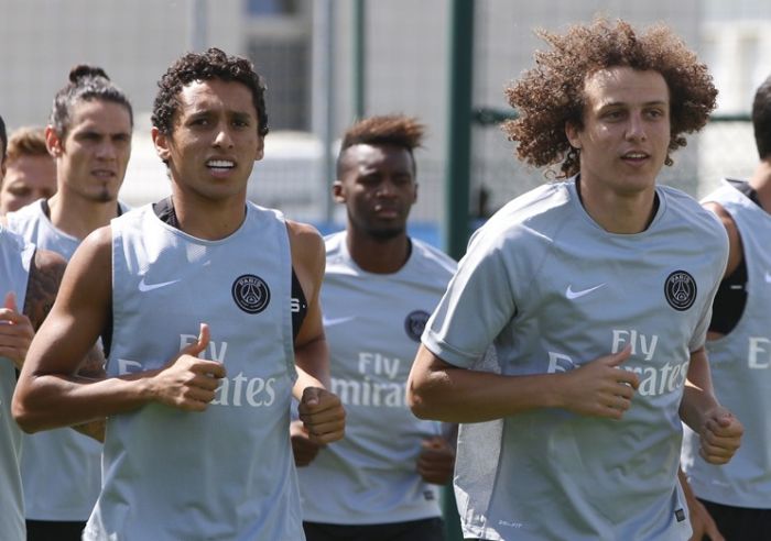 David Luiz corre ao lado do também brasileiro Marquinhos no primeiro treino no PSG | Divulgação PSG
