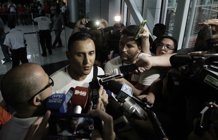 Keylor Navas dá entrevista na chegada a Espanha para se apresentar ao Real Madrid | EFE