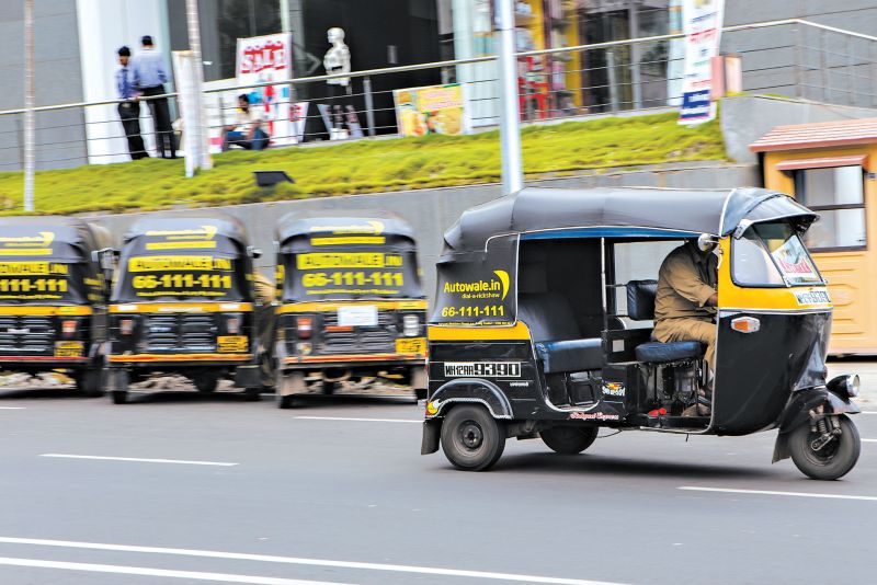 Chamar riquixás da Autowale é mais barato que arranjar um táxi através do Uber ou do Lyft | Prashanth Vishwanathan para The New York Times