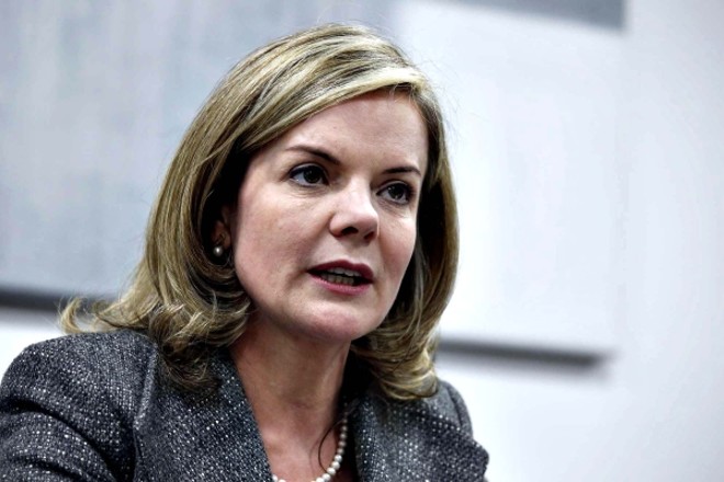 PAC do Paraná: A senadora Gleisi Hoffmann (PT) propõe a criação de um Programa de Aceleração do Crescimento (PAC) para o Paraná, nos moldes do que é feito pela gestão petista no governo federal desde 2007.