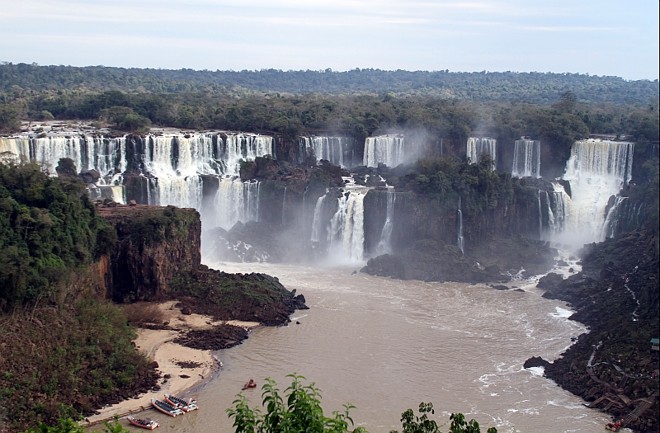 Volume chegou a 385 mil litros por segundo na madrugada, quando média considerada normal é de 1,5 milhão de litros por segundo |