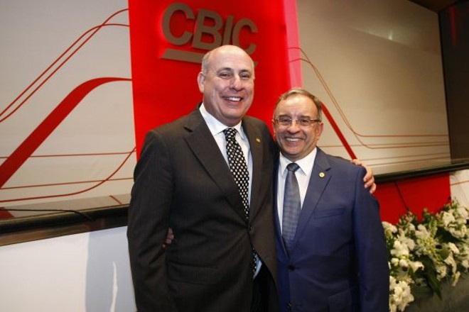 O empresário paranaense José Carlos Martins (à dir.) tomou posse no último dia 5 na presidência da CBIC (Câmara Brasileira da Indústria da Construção), em Brasília. José Eugenio Gizzi (à esq.), presidente do Sinduscon-PR, assumiu uma das vice-presidências da entidade |