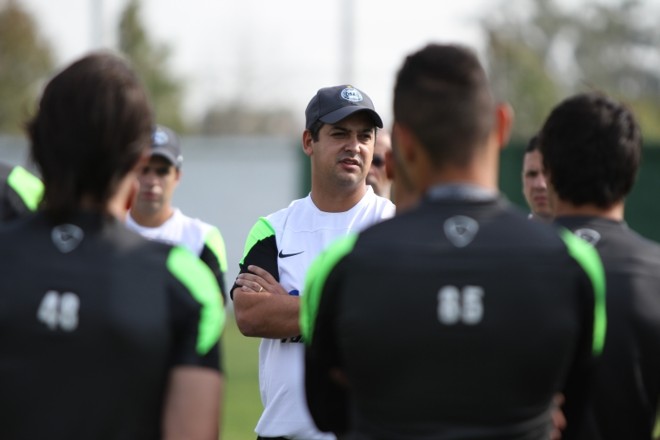 Técnico Marquinhos Santos no primeiro contato com o elenco, ontem à tarde | Coritiba/ Divulgação
