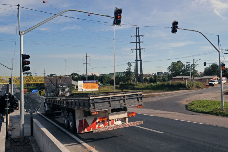 Sem os semáforos, os motoristas terão de usar os retornos que foram construídos | EversonBressan/SMCS