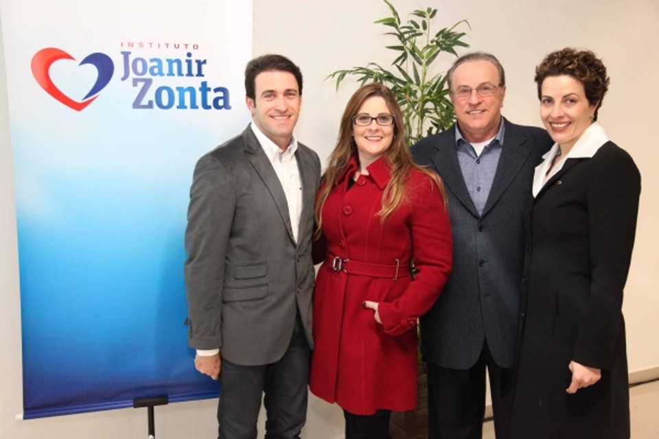 O empresário Pedro Joanir Zonta com seus filhos Ricardo, Sandra e Andreia Zonta na inauguração do Instituto Joanir Zonta, na sexta-feira. O órgão será presidido por Ricardo, vice-presidente da rede de supermercados Condor Super Center | Marcelo Miranda