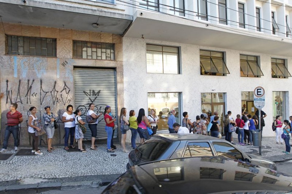 Paciência é item de série para conseguir atendimento na Defensoria Pública do Paraná | Antônio More/Agência de Notícias Gazeta do Povo
