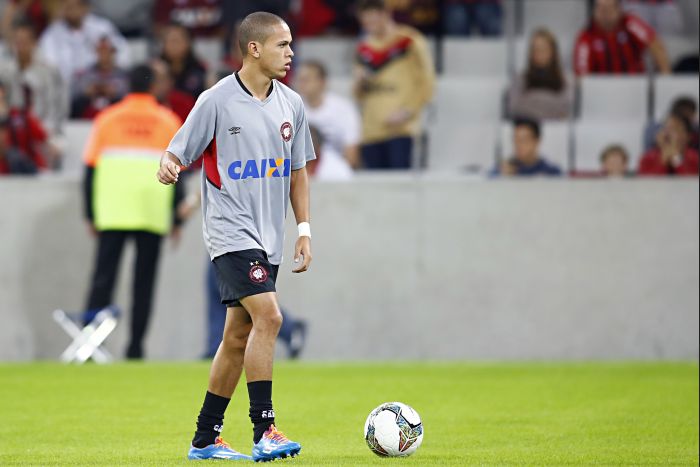 Marcos Guilherme está confiante em um bom resultado do Atlético diante do Botafogo | Felipe Rosa / Tribuna do Paraná