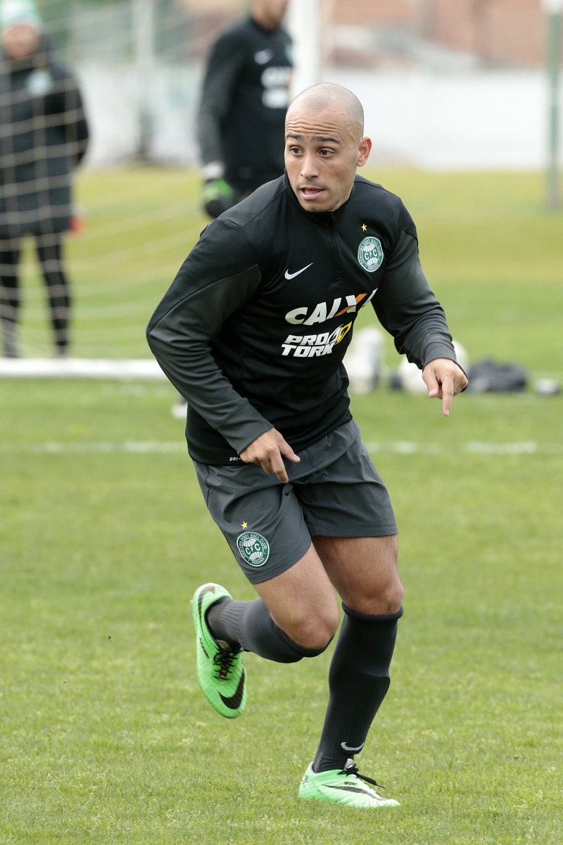 Martinuccio treinou ontem no CT da Graciosa e tem chances de ficar no banco contra o Flamengo | Cesar Machado/ Gazeta do Povo