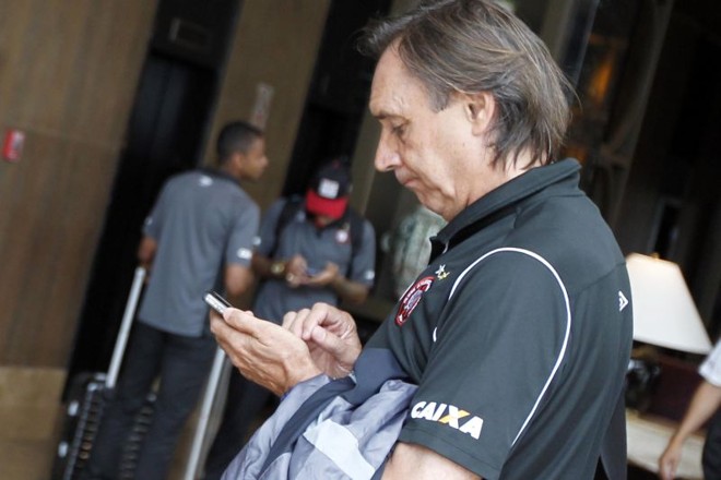 A pressão sobre Miguel Portugal aumentou muito depois da eliminação do Atlético na Libertadores. A torcida se voltou contra ele e, depois do empate com a lanterna Chapecoense na quinta rodada, ele pediu demissão | 